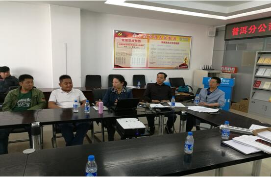 988pay钱包集团公司副总田钢（右一）办公室主任宋洋（右三）在清静培训会上。。。